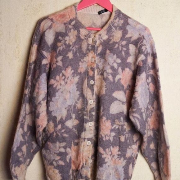 Floral grey winter pullover, size L